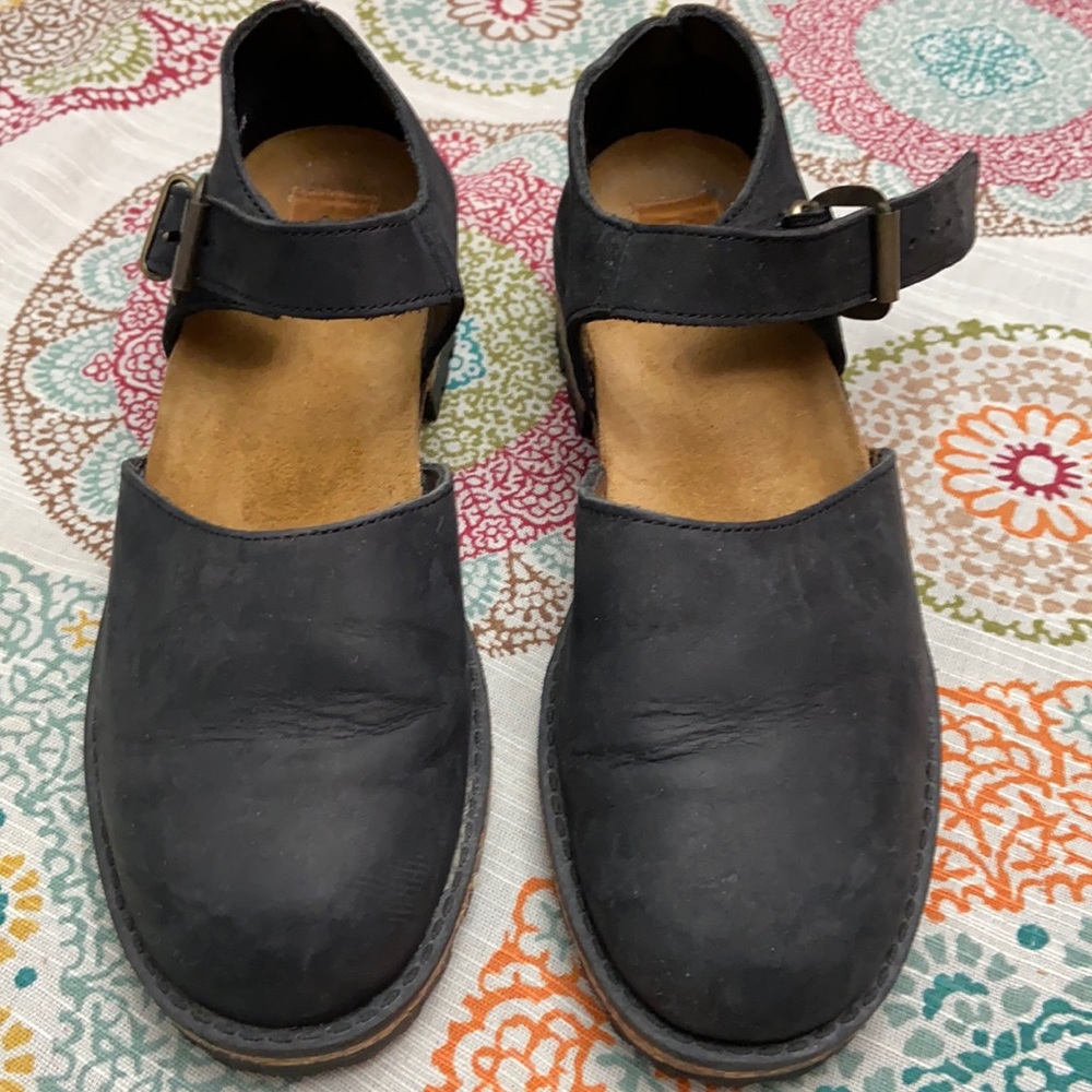 Bass Low Wide Heel Shoes